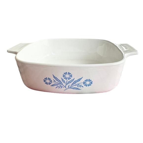 Two Corningware Casseroles, Cornflower Blue 1 quart & White Pan 1 liter - Picture 6 of 8